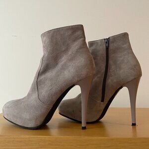 SNG Suede Ankle Boots